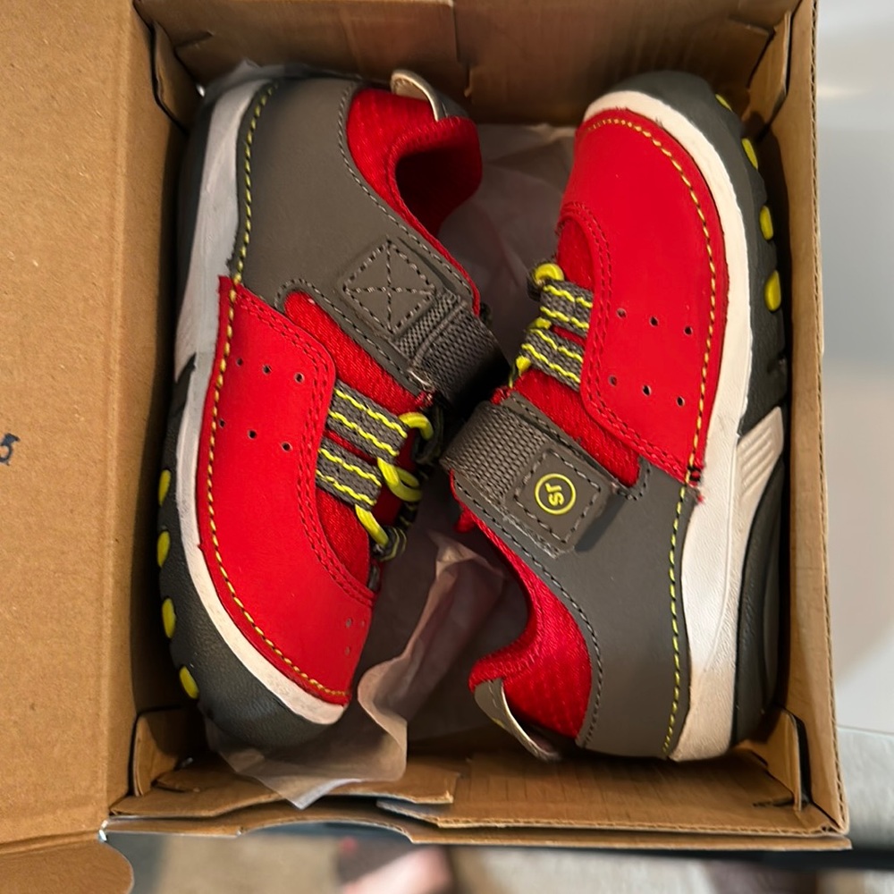 Brand new stride rite size 5w.